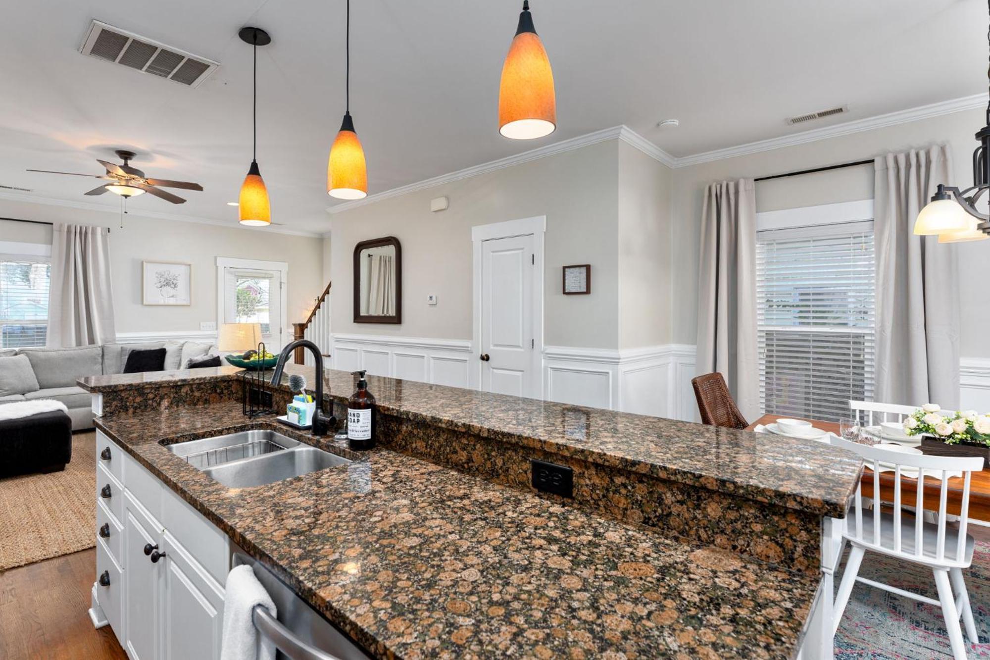 Downtown Wilmington Home ~ Pet Friendly Экстерьер фото